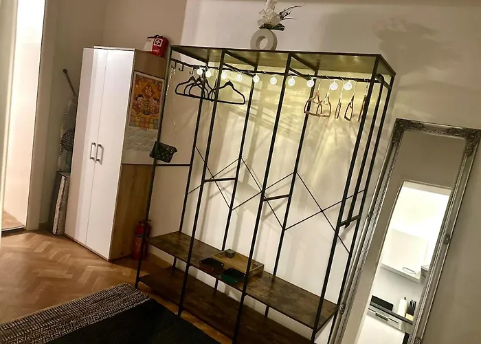 Centrally Located Near Airport Trains Stations Apartmán *