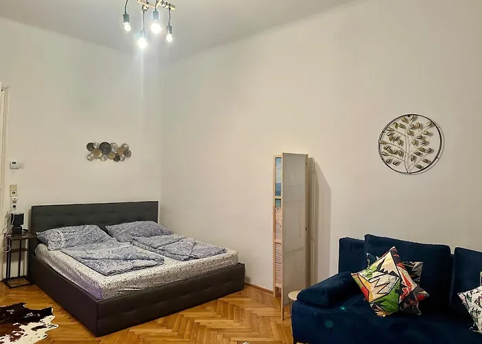 Centrally Located Near Airport Trains Stations Apartmán