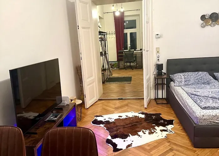Centrally Located Near Airport Trains Stations *