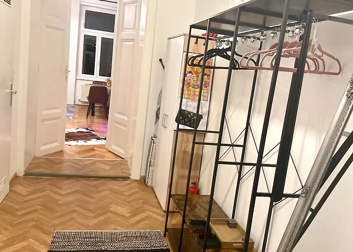 Centrally Located Near Airport Trains Stations Apartmán *